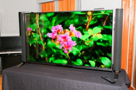 Philips показала на CES 2015 телевизор 4K TV с лазерной подсветкой