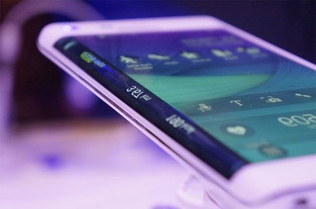 Samsung ведет разработку смартфона с 4K дисплеем